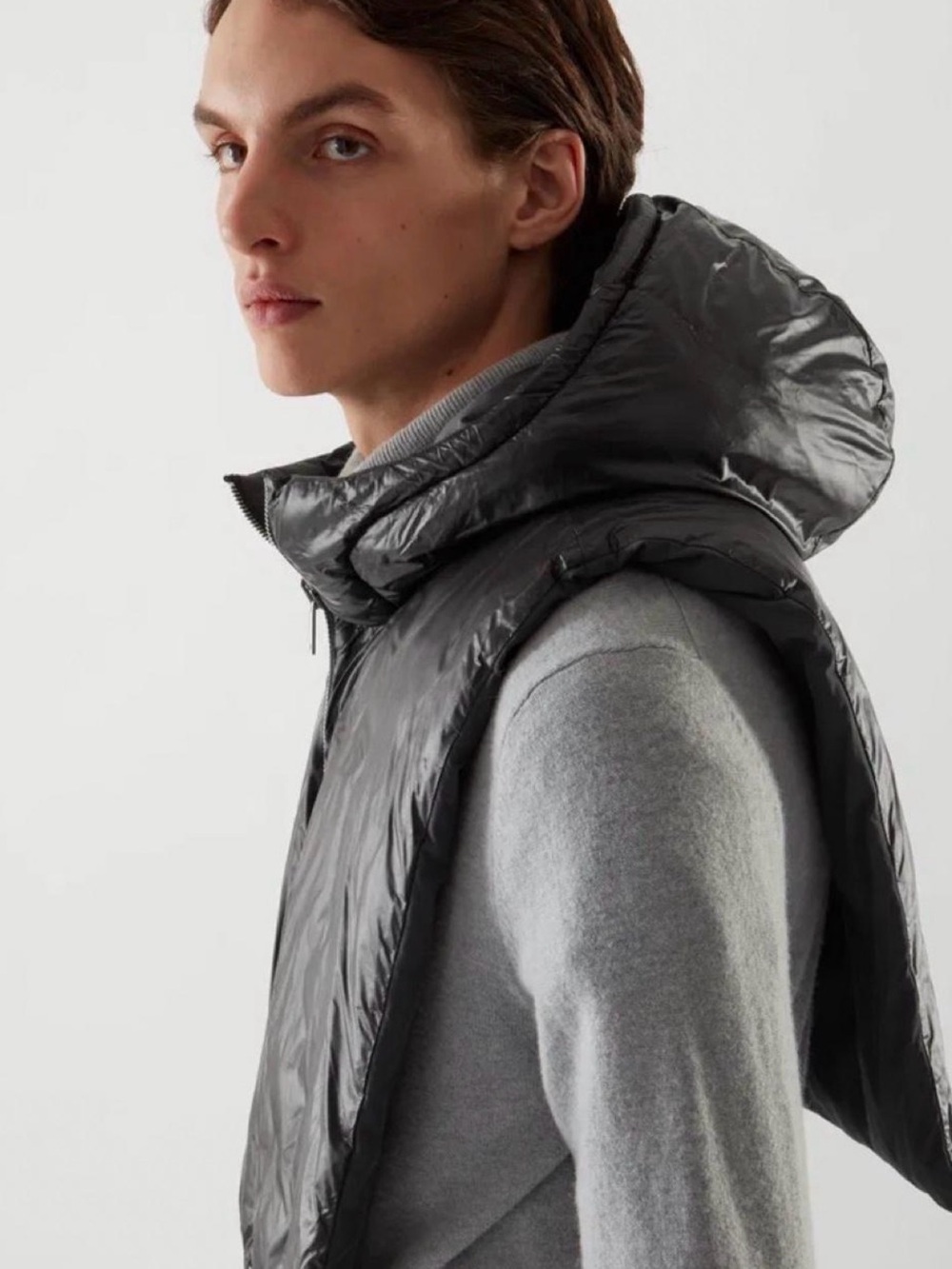 COS Reversible Hooded Snood Padded
Technical Hood Scarf Charcoal Black